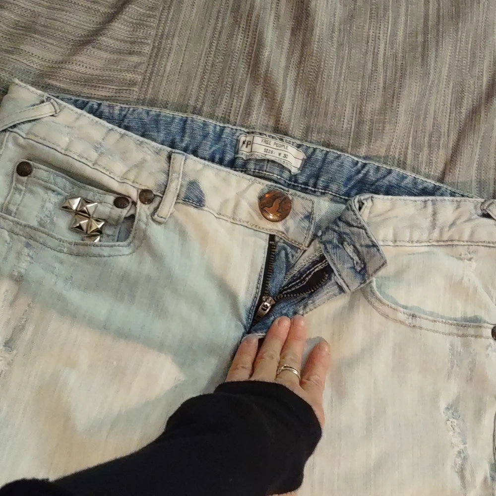 Free People Light Wash Skinny Jeans Lightly Distressed  Size 30 - Picture 6 of 8